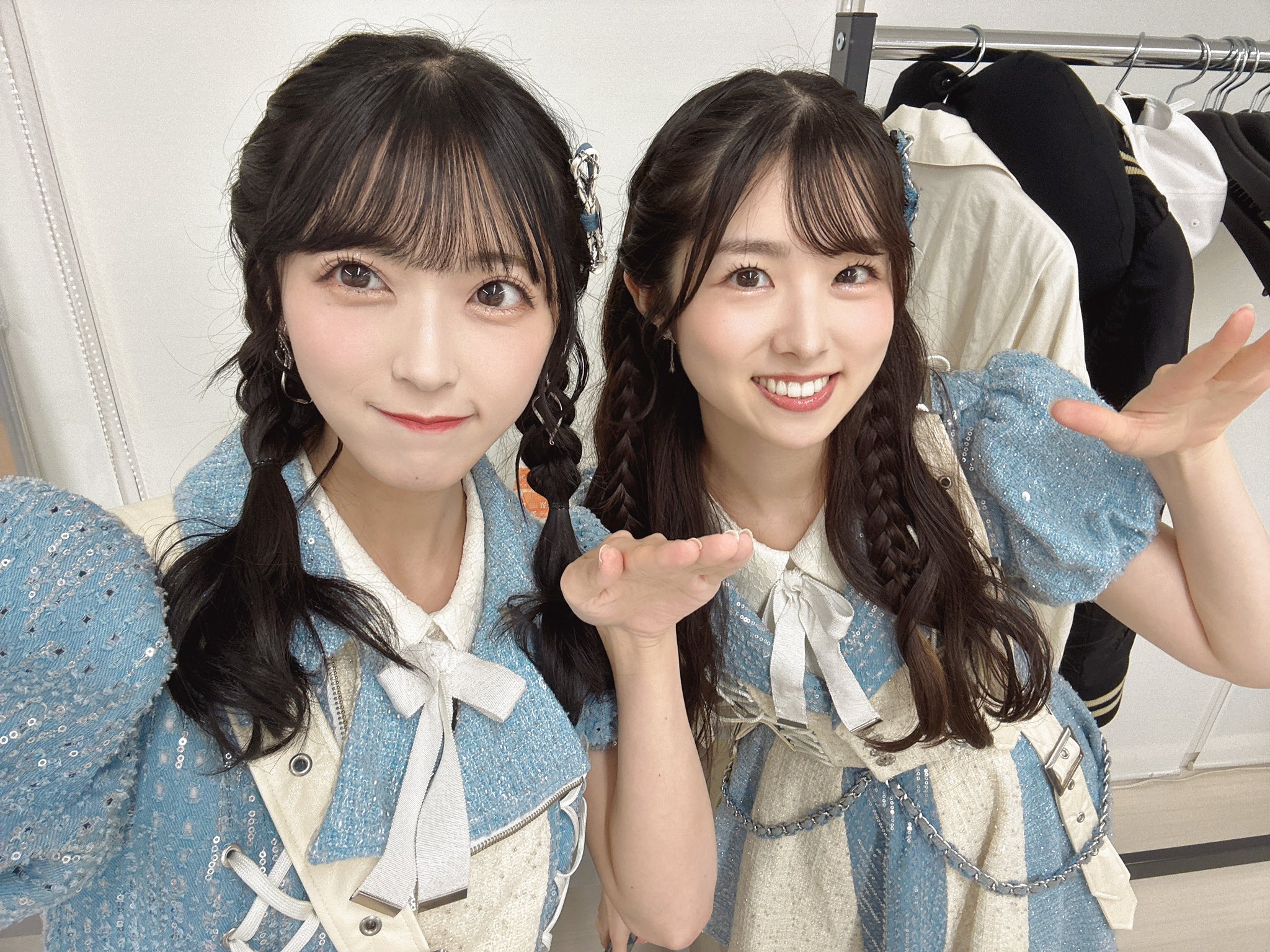 佐藤綺星と岩立沙穂の写真