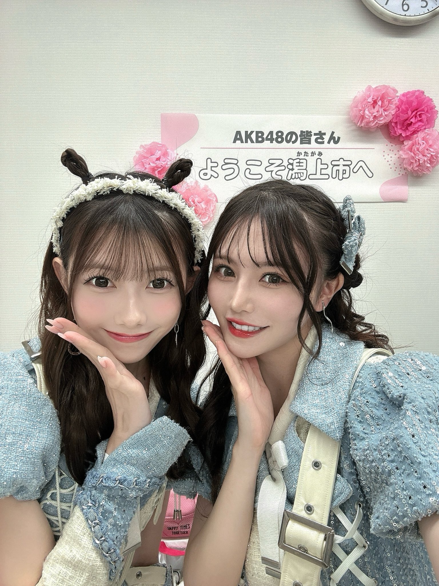 千葉恵里と込山榛香の写真
