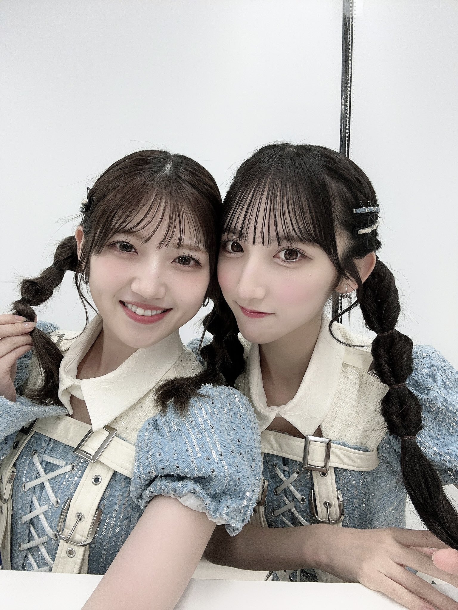 村山彩希と長友彩海の写真