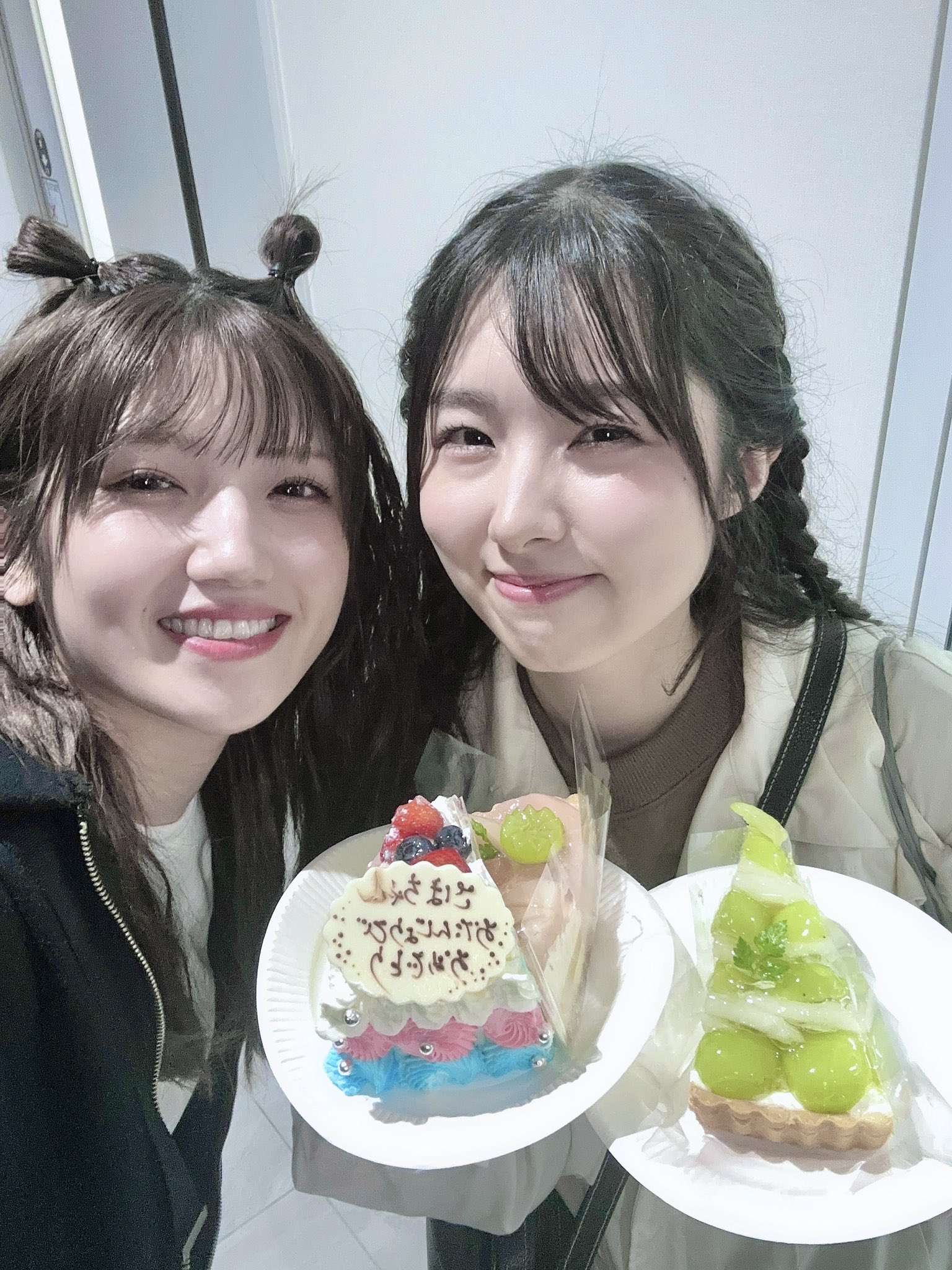 村山彩希と岩立沙穂の写真