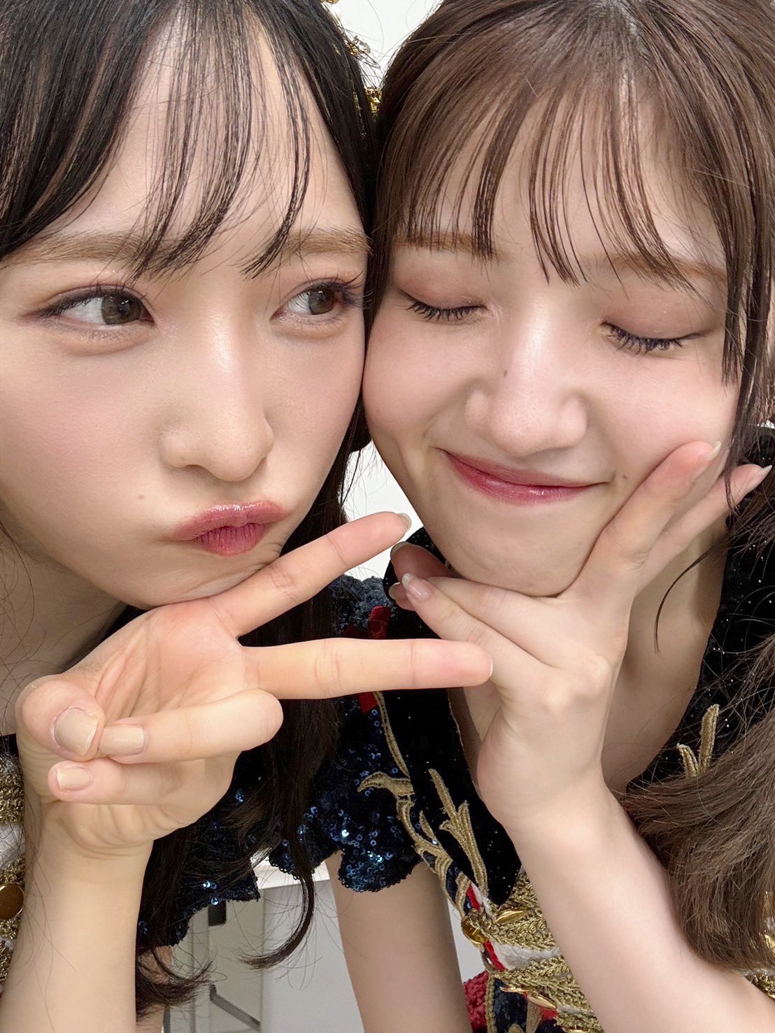 小栗有以と村山彩希の写真